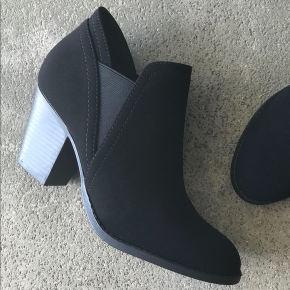 1 Left Black Deluxe Chelsea Heel Booties Size 6.5 - Picture 2 of 8